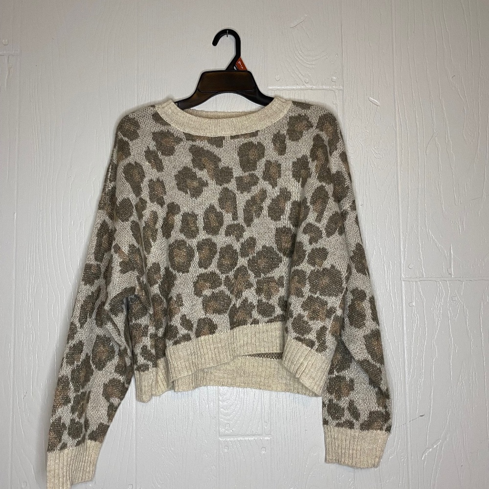American Eagle women’s sweater